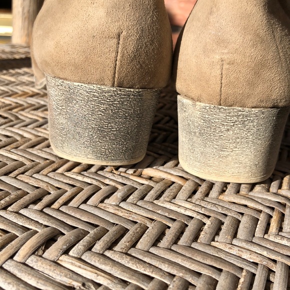 Faux leather bling cowboy boots w/ rustic sole and heels. Zipper closure Size 8 - Picture 5 of 11